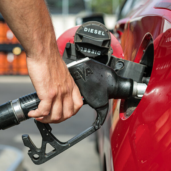 Gobierno federal y gasolineros acuerdan fijar en 27 pesos por litro el precio del diésel a partir de la próxima semana. FOTO: Energy 21.