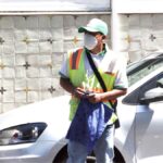 Personal oficial sustituirá a "viene-vienes" para evitar abusos en vía pública en la Feria de Puebla Cero cobros de franeleros en la Feria de Puebla; según el Comité Organizador el estacionamiento será gratuito en la vía pública con supervisión de personal acreditado. FOTO: EsImagen.