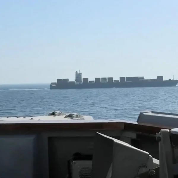 Estados Unidos interceptó un buque iraní en el mar Arábigo y elevó la tensión con Irán, que promete represalias. IMAGEN: CENTCOM.