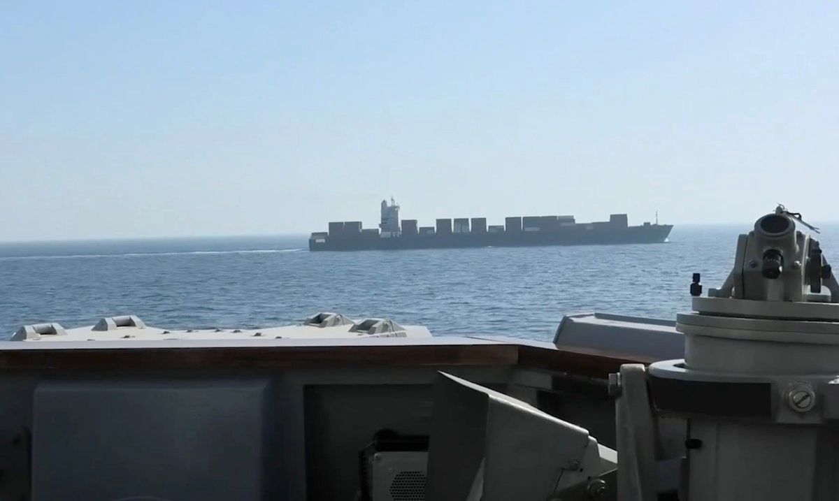 Estados Unidos interceptó un buque iraní en el mar Arábigo y elevó la tensión con Irán, que promete represalias. IMAGEN: CENTCOM.