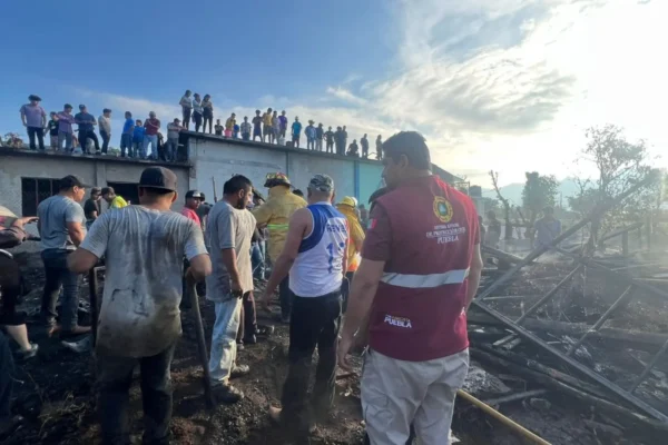Una explosión registrada en el municipio de Tlaola movilizó a cuerpos de emergencia y dejó 3 personas lesionadas. FOTO: X @PCGobPue.