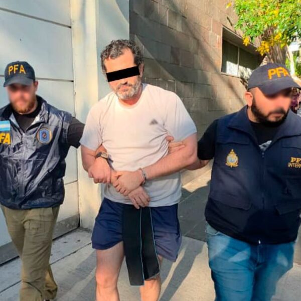 Detienen en Argentina a Fernando N, señalado como líder de red de huachicol fiscal. FOTO: Semar México.