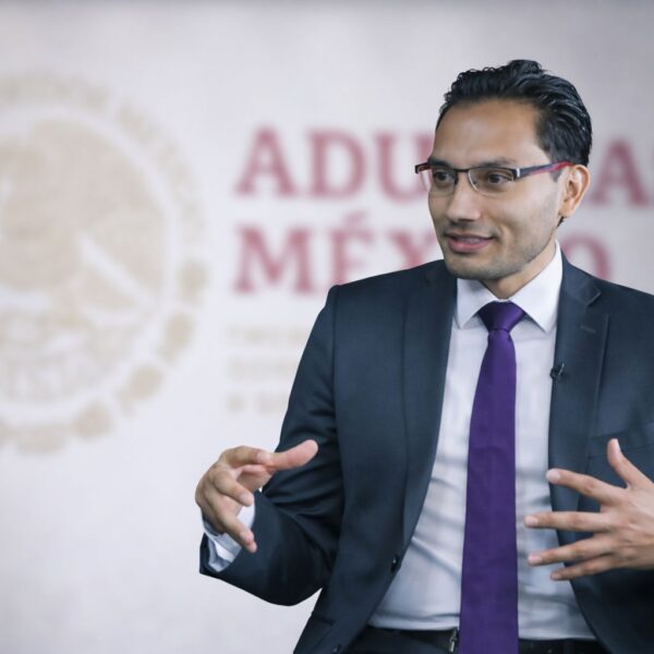 Cambio en la Agencia Nacional de Aduanas: sale Rafael Marín y entra Héctor Alonso Romero. IMAGEN: La Crónica de Hoy.