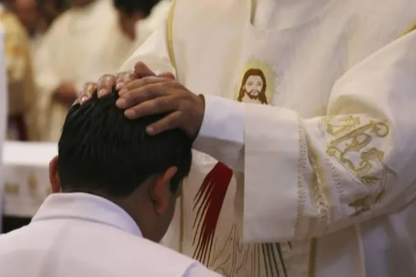 La Arquidiócesis de Puebla alertó sobre un falso obispo y sacerdotes que operan en San Pedro Benito Juárez, Atlixco. FOTO: El Sol de México.