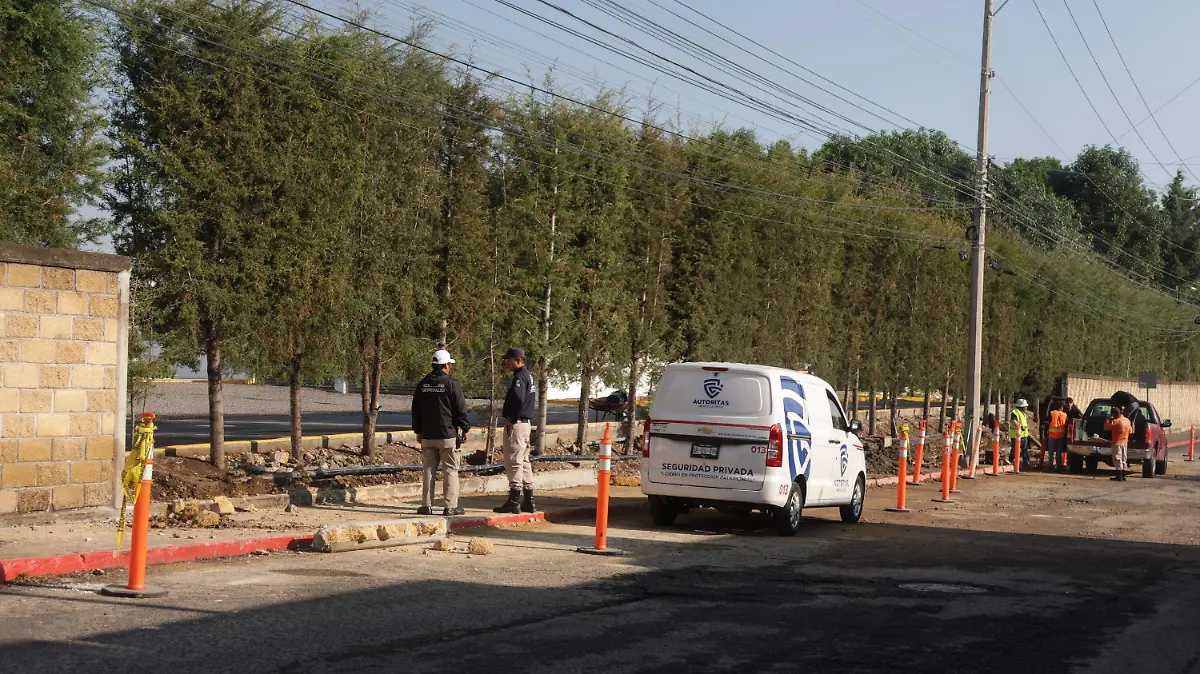 Colapsa barda de la Universidad Anáhuac Puebla por intensas lluvias y granizo