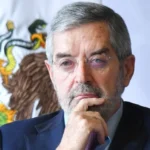 El cánciller Juan Ramón de la Fuente ha pedido licencia de la SRE; el delegado en América del Norte, Roberto Velasco, se perfila para ocupar el lugar. FOTO: Cuartoscuro.