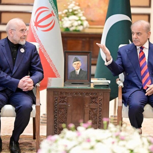 Pakistán dobla sus esfuerzos diplomáticos para contener el conflicto en Irán con una segunda ronda de negociaciones. FOTO: REUTERS.