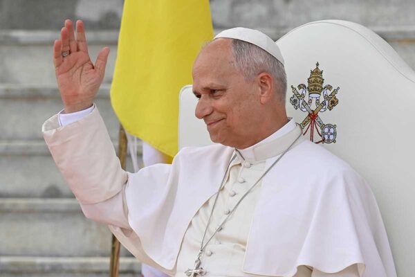 Papa León XIV pide que la energía atómica se use solo con fines pacíficos en el 40° aniversario de Chérnobil.