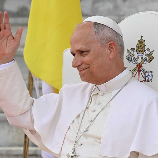 Papa León XIV pide que la energía atómica se use solo con fines pacíficos en el 40° aniversario de Chérnobil.