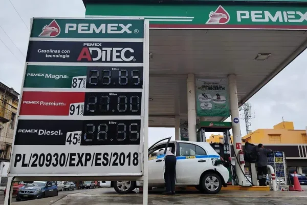 El Gobierno federal alista medidas para contener el alza en el diésel; anuncia revisiones del SAT. FOTO: José Luis Tapia.