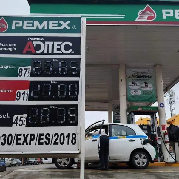 El Gobierno federal alista medidas para contener el alza en el diésel; anuncia revisiones del SAT. FOTO: José Luis Tapia.