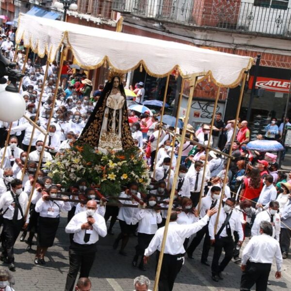 La Procesión de Viernes Santo moverá a miles de fieles; se estrena la la "calle del silencio" para personas con discapacidad. FOTO: Milenio.