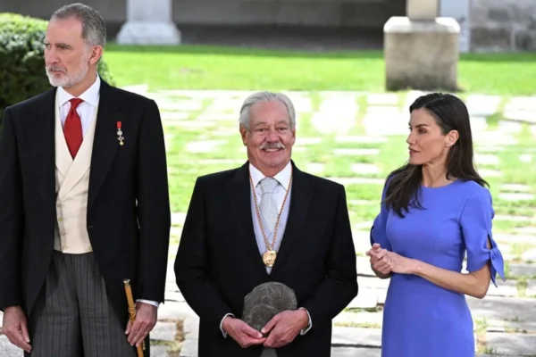 Felipe VI destacó la relación entre México y España al entregar el Premio Cervantes a Gonzalo Celorio. FOTO: EFE.