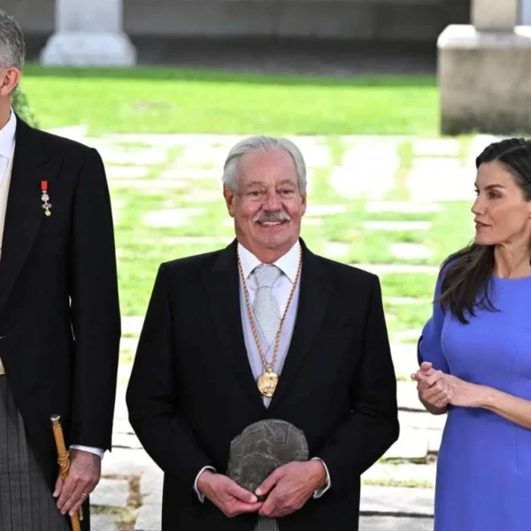 Felipe VI destacó la relación entre México y España al entregar el Premio Cervantes a Gonzalo Celorio. FOTO: EFE.