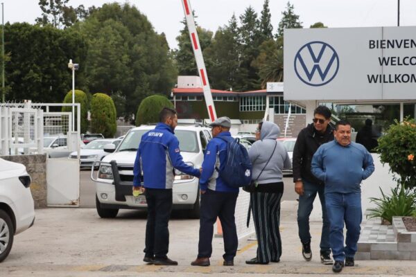 La reducción en el reparto de utilidades en la planta de Volkswagen en Puebla abre cuestionamientos sobre el panorama actual de la armadora. FOTO: Es Imagen.