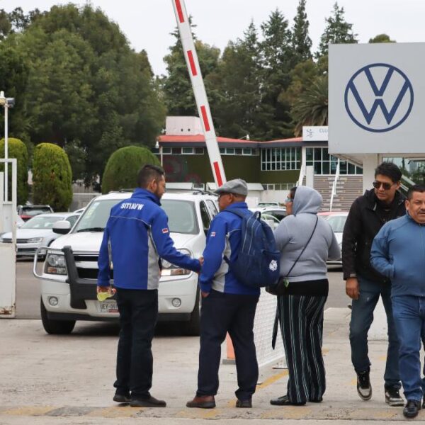 La reducción en el reparto de utilidades en la planta de Volkswagen en Puebla abre cuestionamientos sobre el panorama actual de la armadora. FOTO: Es Imagen.