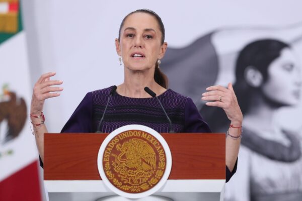 Claudia Sheinbaum abre la puerta a posponer la elección judicial a 2028; Luisa Alcalde revisará viabilidad. FOTO: EFE.