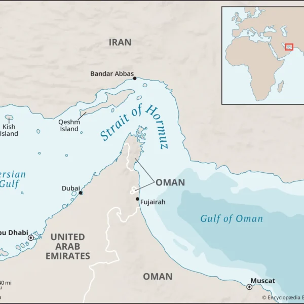 El control y la operación del Estrecho de Ormuz podrían quedar a cargo de Irán y Omán. IMAGEN: Britannica.
