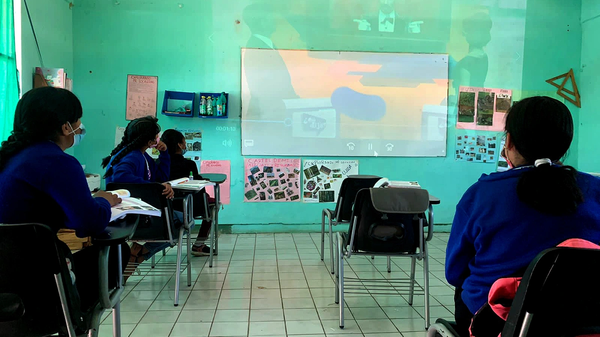 Tras semanas de presión y movilización, docentes del sistema de Telebachillerato Comunitario en Puebla recibieron su paga atrasada por 3 meses. FOTO: Gobierno de México.