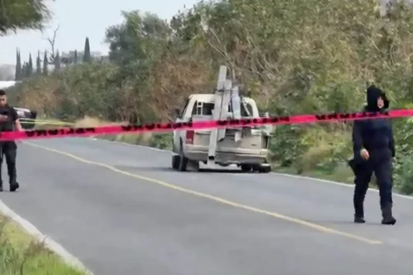 Un comando armado acribilló a los ocupantes de una camioneta en la vía Tecamachalco-Xochitlán.