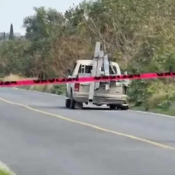 Un comando armado acribilló a los ocupantes de una camioneta en la vía Tecamachalco-Xochitlán.