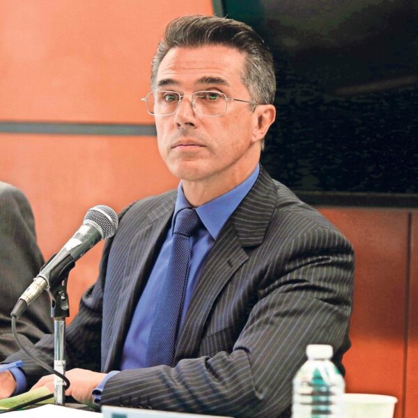 El diputado federal Sergio Mayer Bretón presentó su renuncia irrevocable a Morena y solicitó su baja definitiva del padrón de militantes. FOTO: vía El Siglo de Torreón.