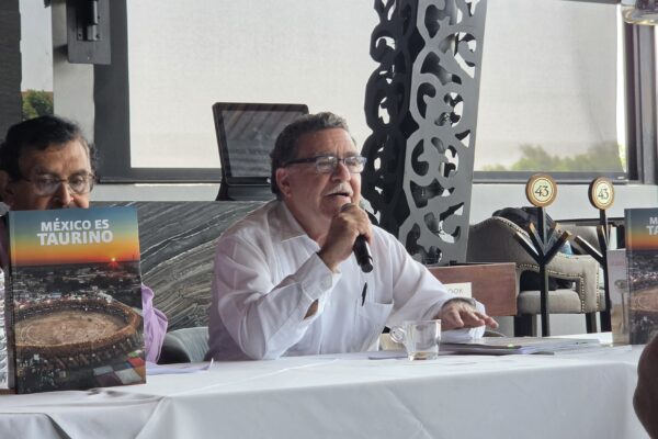 Se presentó una obra documental que recopila cinco siglos de tradición taurina en el país. FOTO: Miguel Coeto.