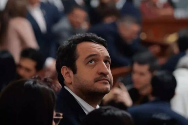 Andrés Manuel López Beltrán renuncia a la dirigencia de Morena; buscará diputación federal por Tabasco. FOTO: vía Azteca Noticias.