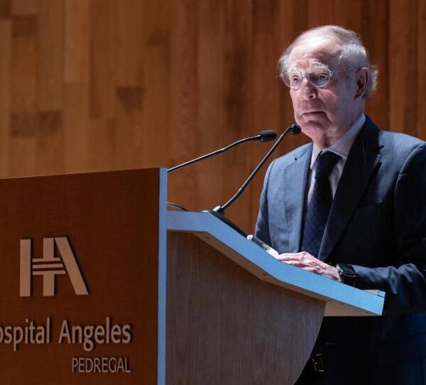 José Ramón Fernández reunió recuerdos, reflexiones y experiencias que abarcan más de medio siglo de historia futbolística con los Mundiales en México. FOTO: Imagen Radio.