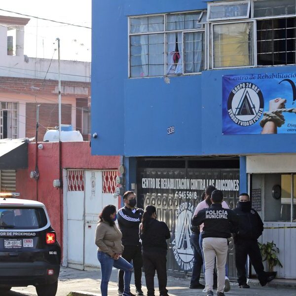 Caos por fuga masiva de un anexo; internas escapan por los techos y denuncian temor a castigos físicos. FOTO: SICOM.