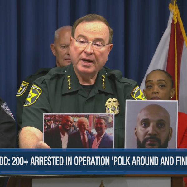 Cae influencer pro-Trump en operativo en Florida; fue detenido enredada contra trata y prostitución. IMAGEN WFLA.