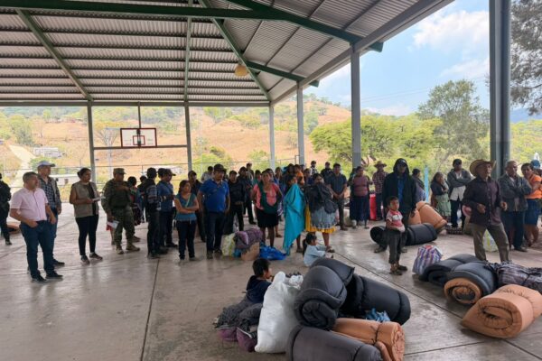 Autoridades federales y estatales comenzaron el retorno de familias afectadas en Chilapa, Guerrero. FOTO: X @rosaicela_.