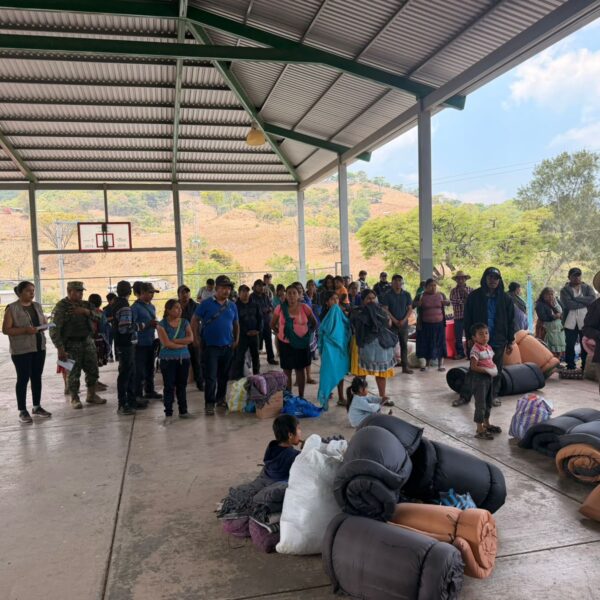 Autoridades federales y estatales comenzaron el retorno de familias afectadas en Chilapa, Guerrero. FOTO: X @rosaicela_.