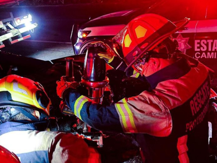 Tragedia en la México-Puebla; choque frontal deja cuatro miembros de una familia sin vida, incluida una menor.