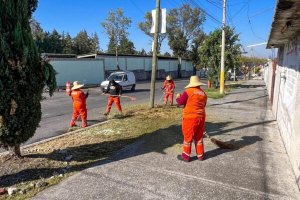 Cuadrillas del OOSL intervienen Cúmulo de Virgo para mejorar la limpieza en la capital poblana.