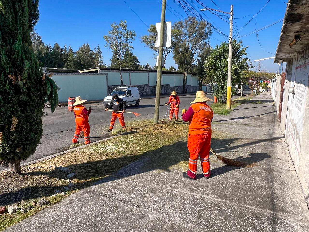 Cuadrillas del OOSL intervienen Cúmulo de Virgo para mejorar la limpieza en la capital poblana.