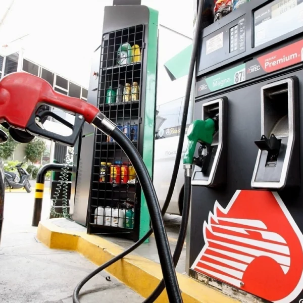 El gobierno federal incrementa los apoyos a los combustibles. FOTO: Roberto García.