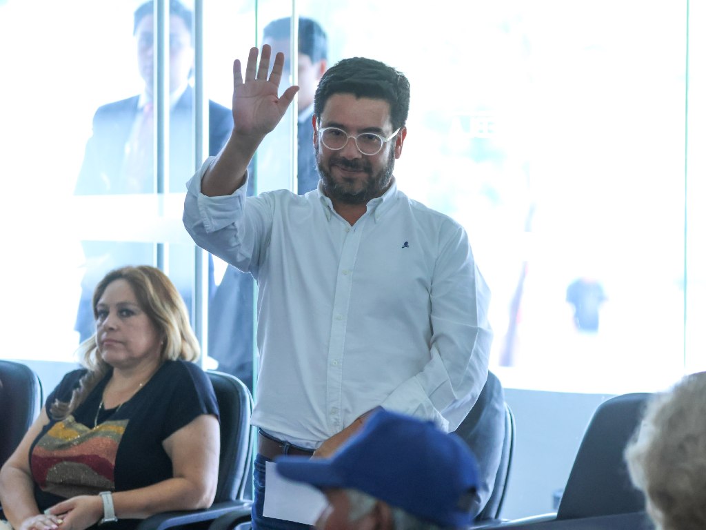 Armenta presenta a Jorge David Cortés como nuevo titular de Comunicación Social