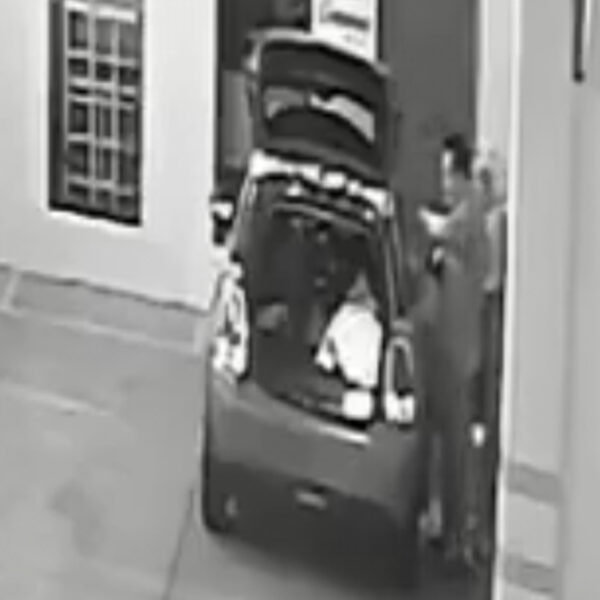 Localizan Mini Cooper donde se habrían llevado a Blanca Adriana tras ir a una clínica estética en Zavaleta.