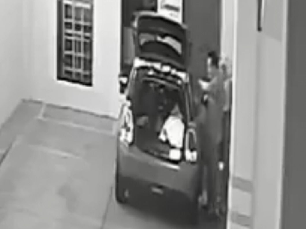 Localizan Mini Cooper donde se habrían llevado a Blanca Adriana tras ir a una clínica estética en Zavaleta.