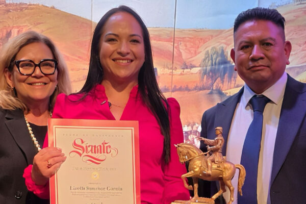 La senadora Liz Sánchez fue reconocida con el Zaragoza Awards 2026 en Los Ángeles.