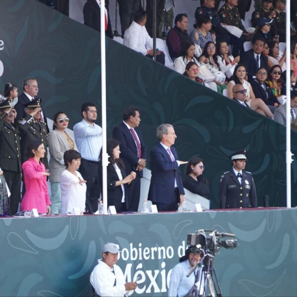 Desfile Cívico del 5 de Mayo