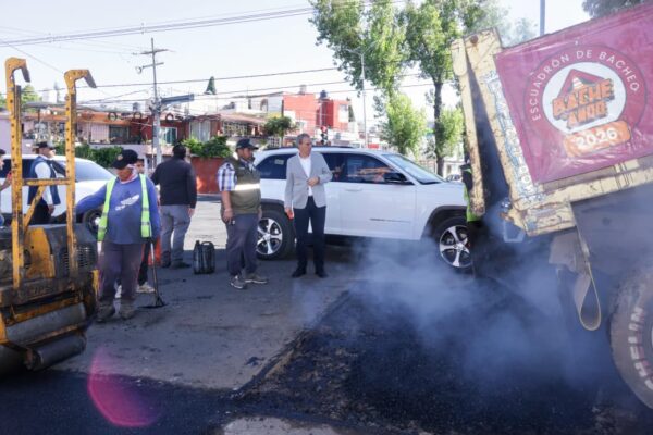 El Gobierno de la Ciudad reforzó las acciones de mantenimiento vial en distintas colonias de Puebla capital como parte de la estrategia #CallesAl100.