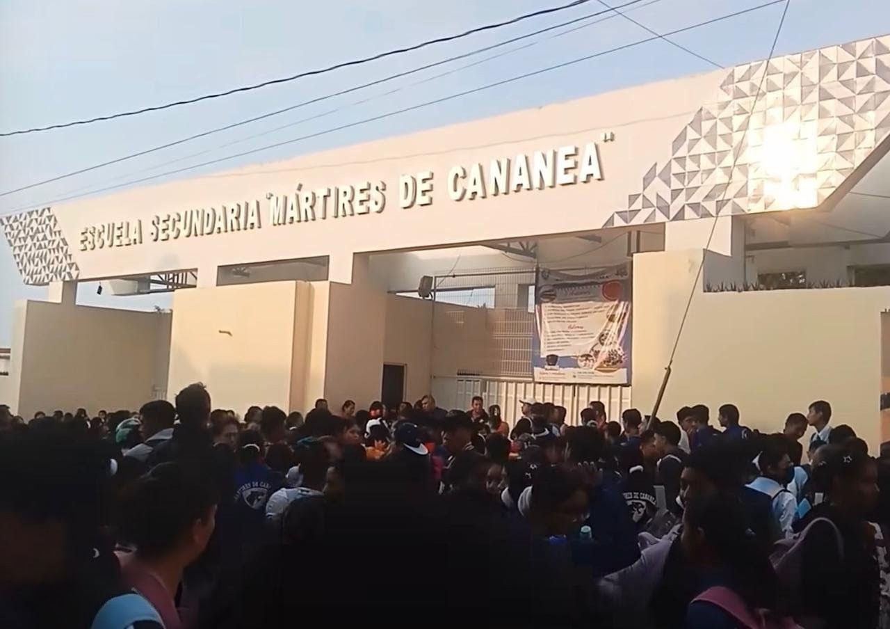 Disputa por "renta clandestina" de canchas desata paro y acusaciones de corrupción en secundaria de Tehuacán.