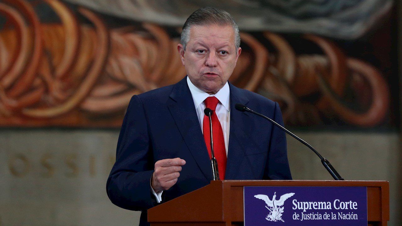 Arturo Zaldívar aclara que funcionarios con licencia ya no tienen fuero y pueden ser procesados. FOTO: EFE.