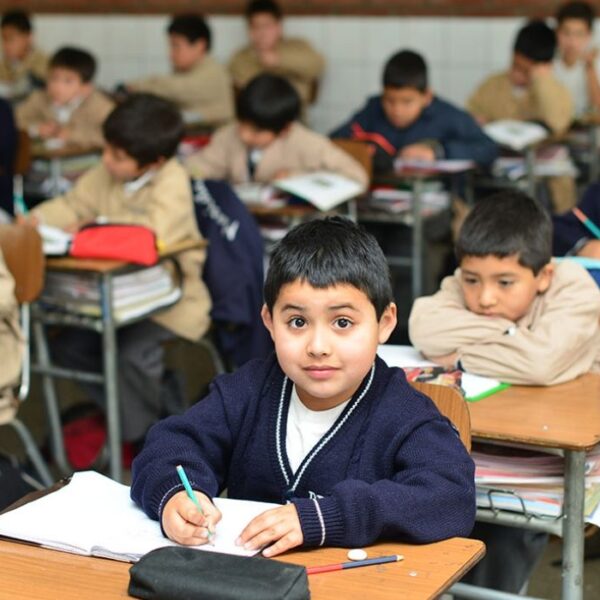 Especialistas y docentes cuestionan resolución de la SCJN que elimina reprobación y asistencia mínima en escuelas