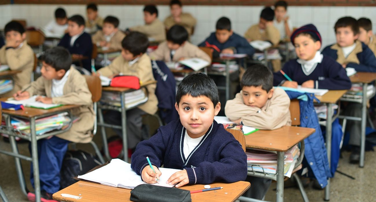 Especialistas y docentes cuestionan resolución de la SCJN que elimina reprobación y asistencia mínima en escuelas