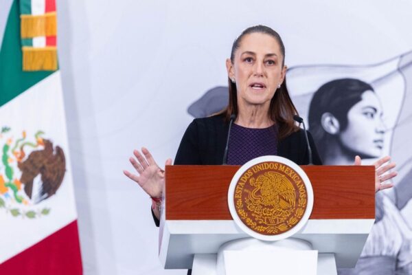 Claudia Sheinbaum descartó la salida de Mario Delgado de la SEP; aseguró que el funcionario “está haciendo un gran trabajo”. FOTO: Cuartoscuro.