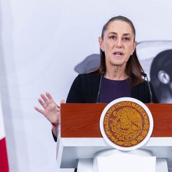 Claudia Sheinbaum descartó la salida de Mario Delgado de la SEP; aseguró que el funcionario “está haciendo un gran trabajo”. FOTO: Cuartoscuro.