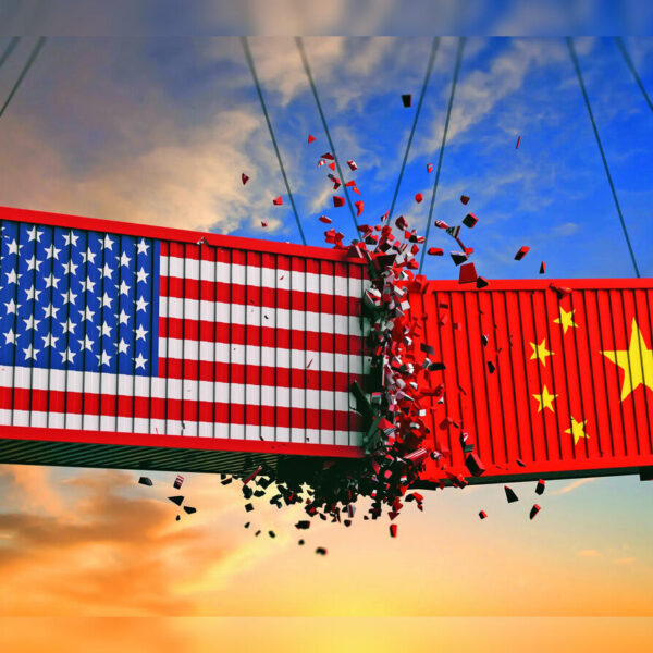 El Gobierno de China instruyó a sus empresas a no acatar sanciones de Estados Unidos relacionadas con el petróleo iraní. IMAGEN: The Economic Times.